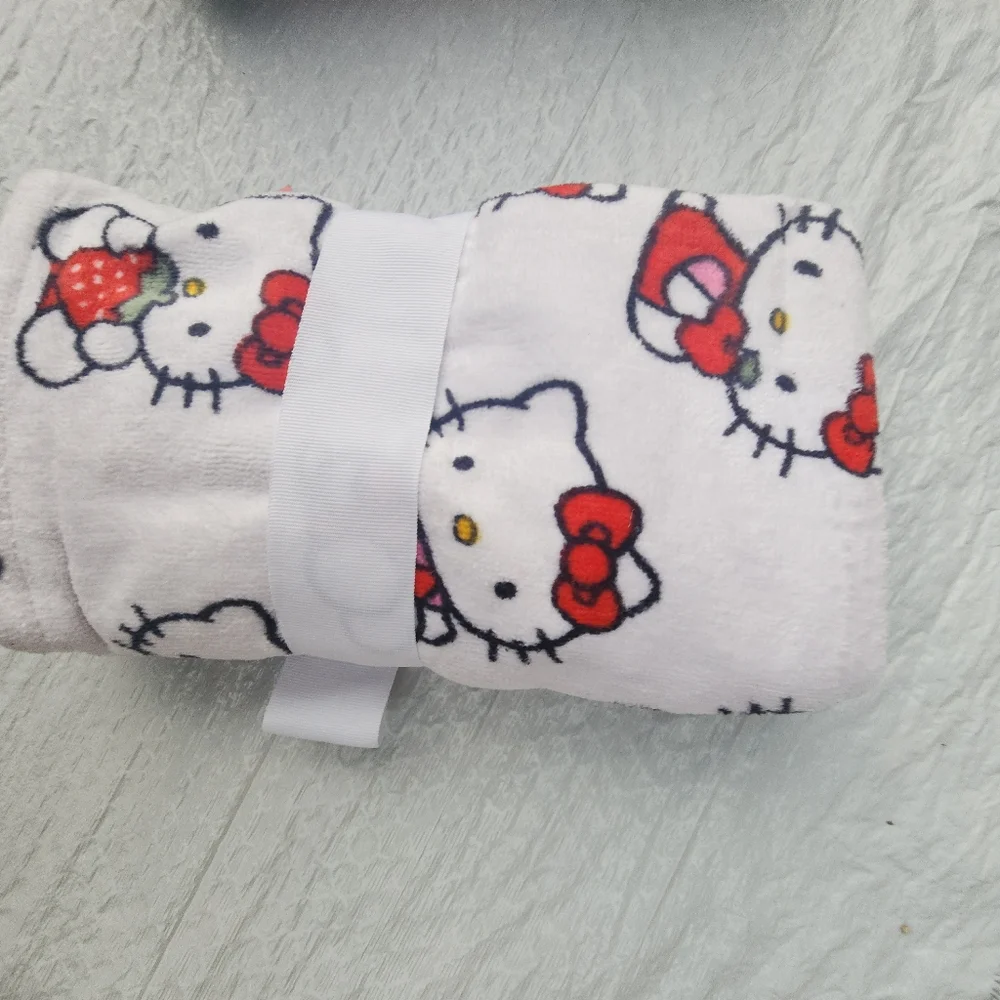 Hello Kitty White and Red, STRAWBERRY HAND TOWELS🍓🍓
